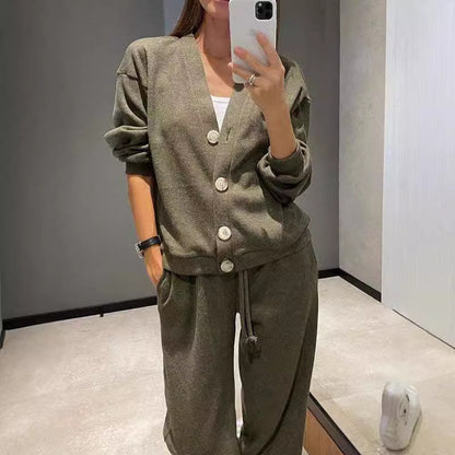 Ensemble Maille Chic & Confort à Boutonnage Élégant